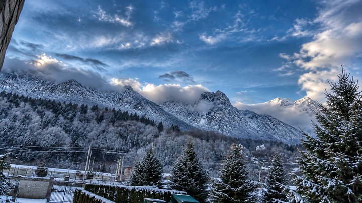 Iarna, Bucegii văzuți de pe terasă