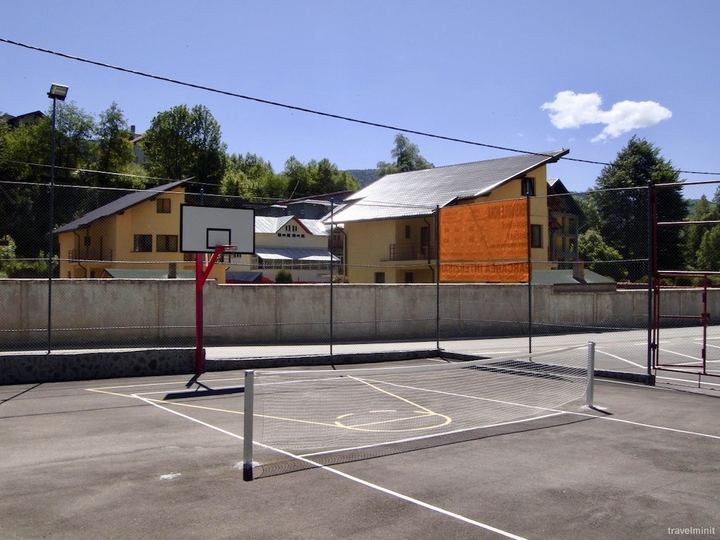 Terenul de baschet